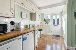 Kitchen/Breakfast- click for photo gallery